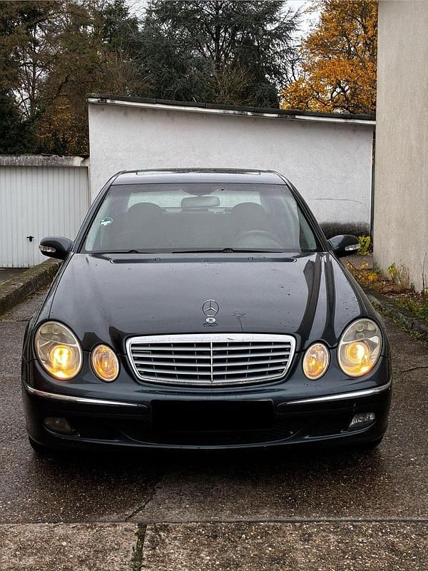 Gebraucht Mercedes E200 122 PS (89 kW) 2005 Schwarz Limousine