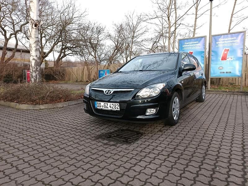 Schwarz Gebraucht 2008 Hyundai i30 Limousine | 1.800 € (Superpreis) - Bild 1/4