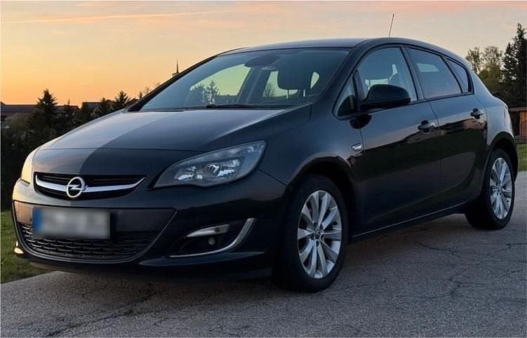 Gebraucht Opel Astra Active 140 PS (102 kW) 2013 Schwarz Kleinwagen