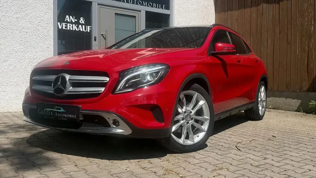 Gebraucht Mercedes GLA250 211 PS (155 kW) 2014 Rot SUV