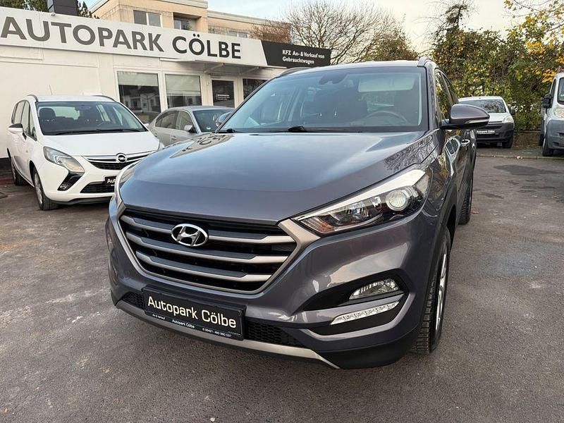 Grau Gebraucht 2016 Hyundai Tucson Intro Edition SUV | 12.900 € (Fairer Preis) - Bild 1/4