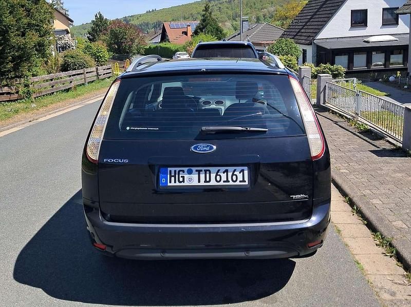 Second-hand Ford Focus 101 CP (74 kW) 2011 Negru Break