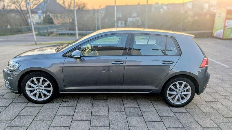 Gebraucht VW Golf VII Highline 150 PS (110 kW) 2018 Grau Limousine