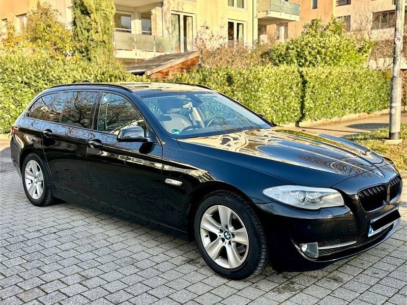 Gebraucht BMW 520 Sport Line 184 PS (135 kW) 2013 Schwarz Kombi