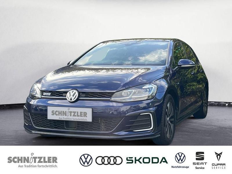 Blau Gebraucht 2017 VW Golf VII GTE Limousine | 18.950 € (Fairer Preis) - Bild 1/4
