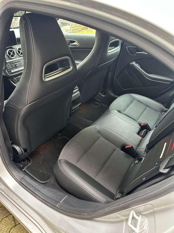Gebraucht Mercedes A180 Style 109 PS (80 kW) 2016 Silber Limousine
