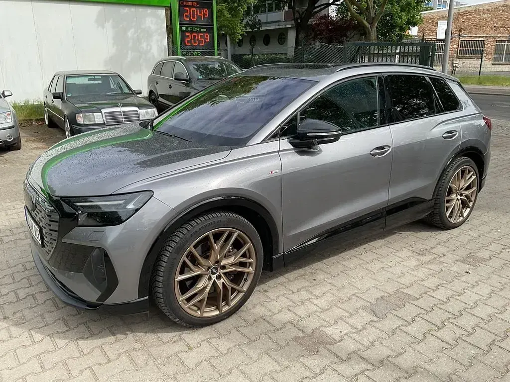 Second-hand Audi Q4 e-tron Sport 219 kW (299 CP) 2021 Gri SUV