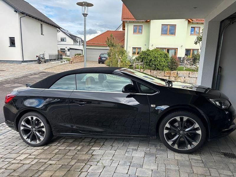 Schwarz Gebraucht 2017 Opel Cascada Cabrio | 14.900 € (Fairer Preis) - Bild 1/4
