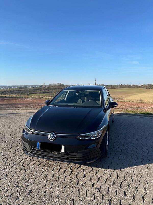 Schwarz Gebraucht 2020 VW Golf VIII Life Limousine | 19.000 € (Etwas zu teuer) - Bild 1/4