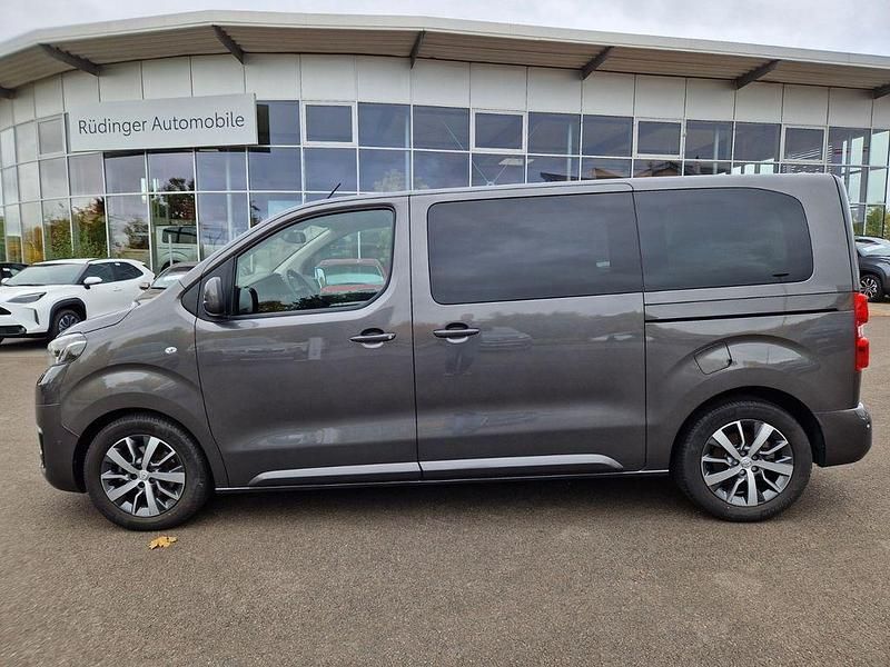 Gebraucht Toyota Proace Verso Plus 144 PS (105 kW) 2022 Grau Kombi
