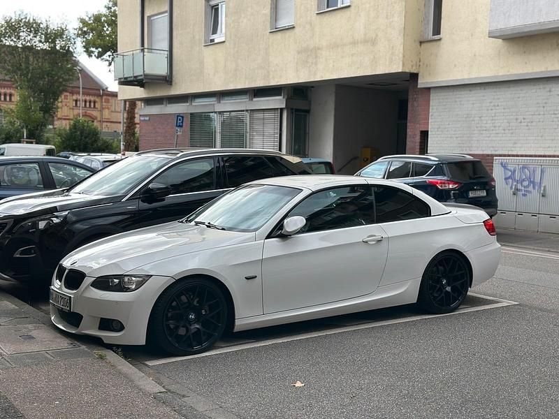 Weiß Gebraucht 2009 BMW 325 Cabriolet M Sport Cabrio | 16.900 € - Bild 1/4