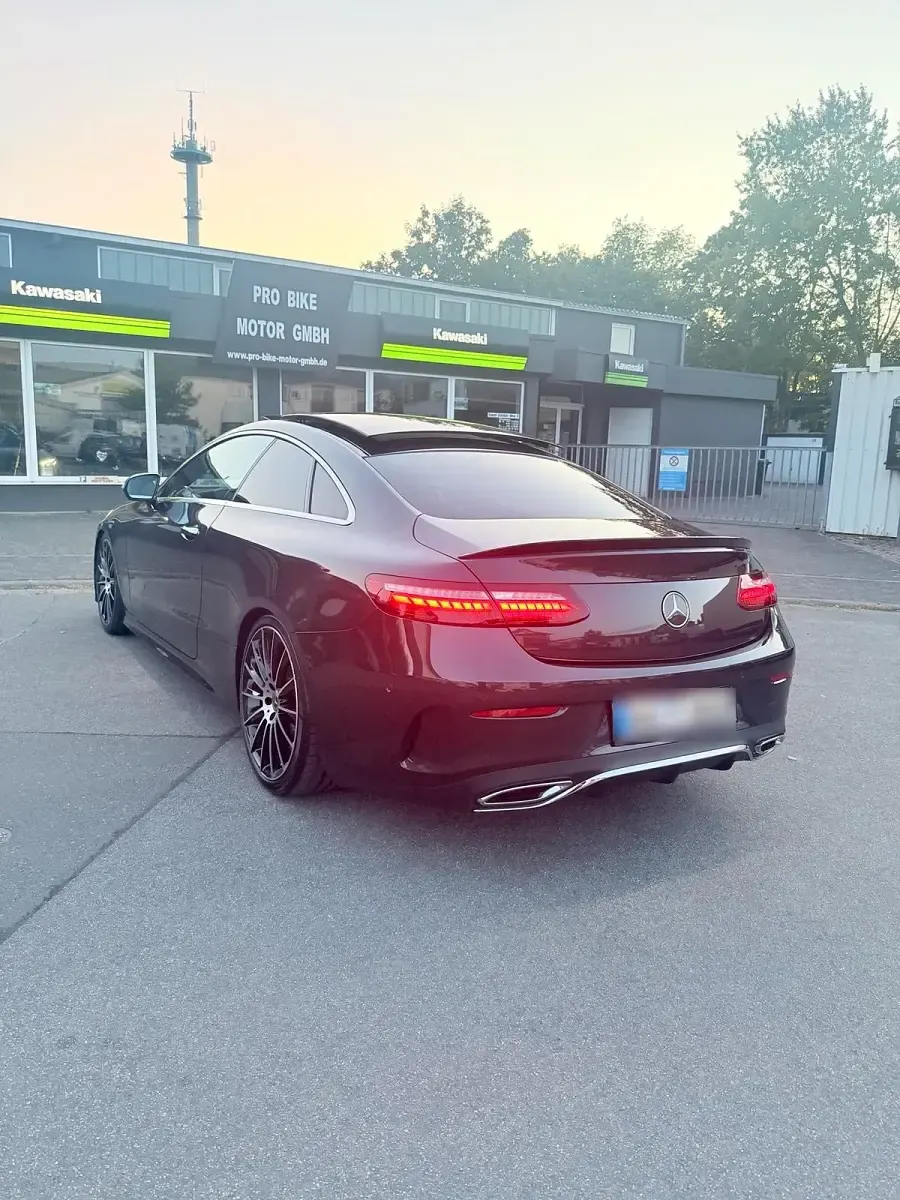 Gebraucht Mercedes E220 194 PS (142 kW) 2021 Grau Coupé