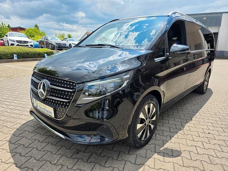 Obsidianschwarzmetallic Gebraucht 2024 Mercedes V300 Avantgarde Van / Kleinbus | 69.990 € (Teuer) - Bild 1/4