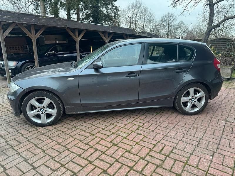 Gebraucht BMW 118 122 PS (89 kW) 2005 Grau Kleinwagen