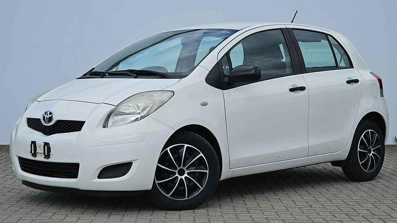 Weiss Gebraucht 2010 Toyota Yaris Kleinwagen | 6.470 € (Teuer) - Bild 1/2