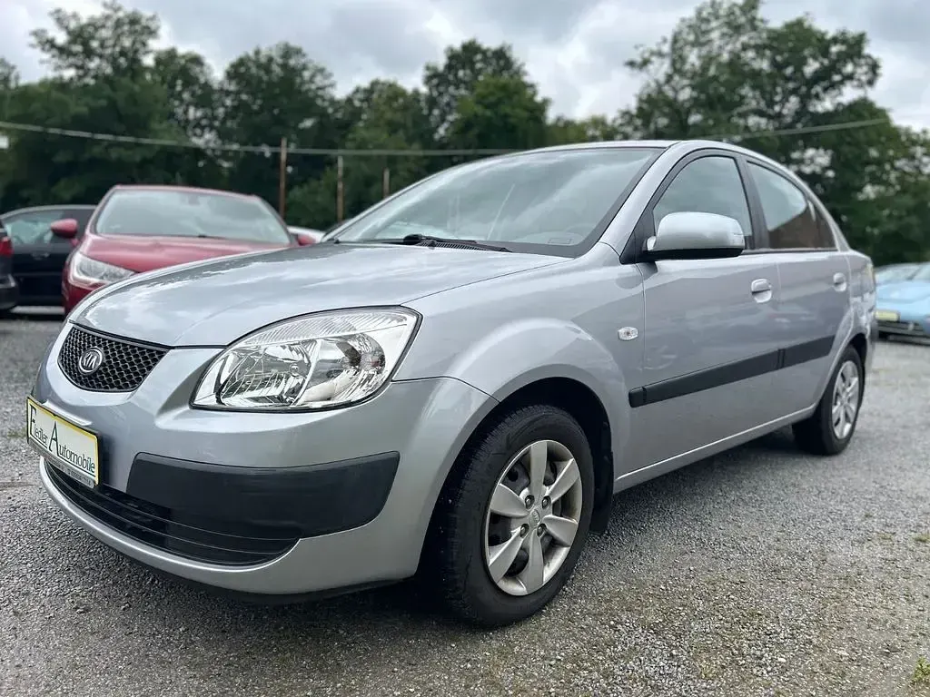 Gebraucht Kia Rio 97 PS (71 kW) 2009 Silber Limousine