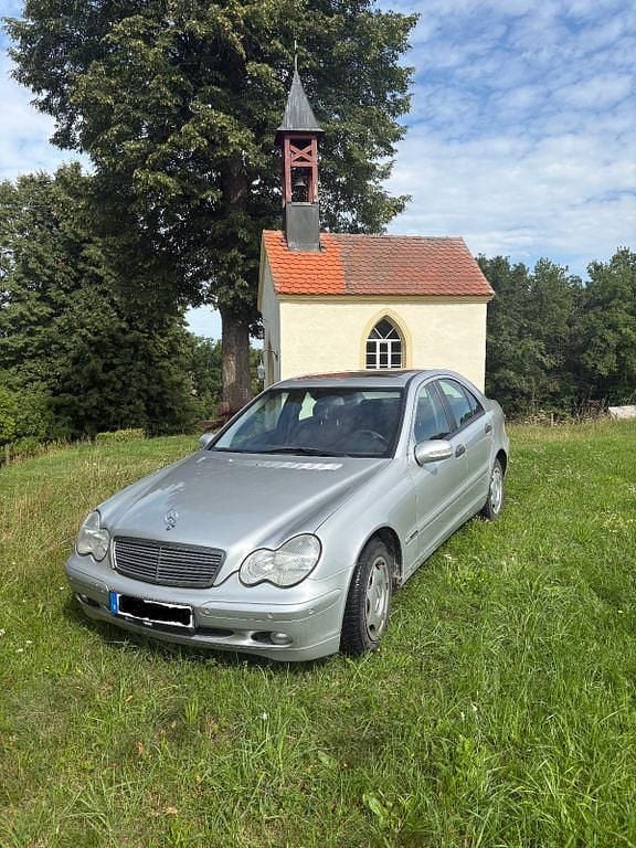 Silber Gebraucht 2001 Mercedes C180 Classic Limousine | 3.890 € (Etwas zu teuer) - Bild 1/4