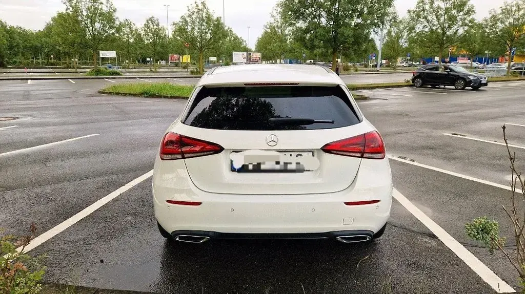 Gebraucht Mercedes A160 109 PS (80 kW) 2020 Weiß Limousine