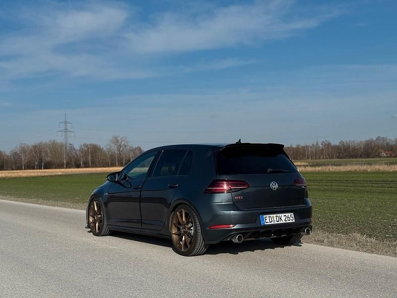 Gebraucht VW Golf VII GTI 245 PS (180 kW) 2017 Andere farben Limousine