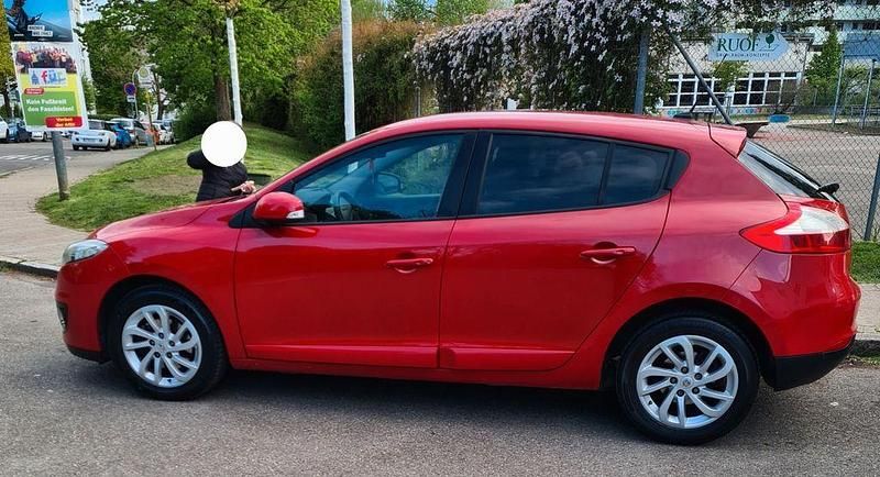 Rot Gebraucht 2013 Renault Mégane Expression Limousine | 6.599 € - Bild 1/4