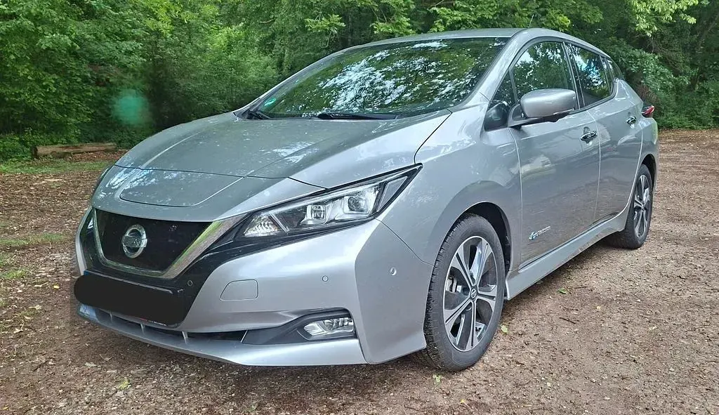 Gebraucht Nissan Leaf Tekna 110 kW (150 PS) 2019 Silber Kleinwagen