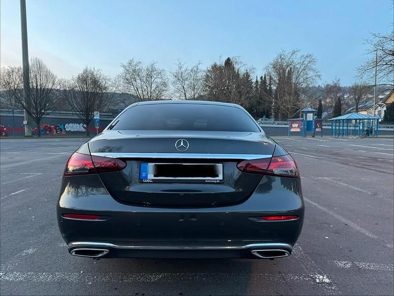 Gebraucht Mercedes E220 Premium 194 PS (142 kW) 2021 Grau Limousine