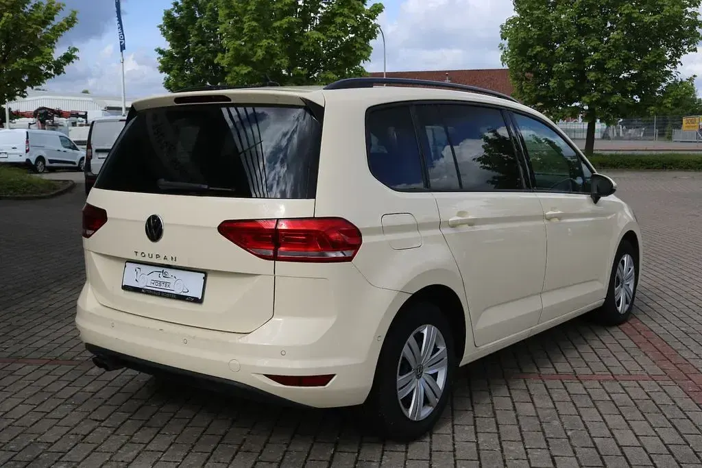 Gebraucht VW Touran Comfortline 150 PS (110 kW) 2024 Beige Van / Kleinbus