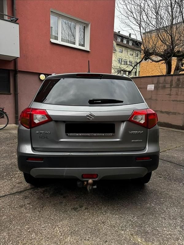 Gebraucht Suzuki Vitara 120 PS (88 kW) 2017 Grau SUV