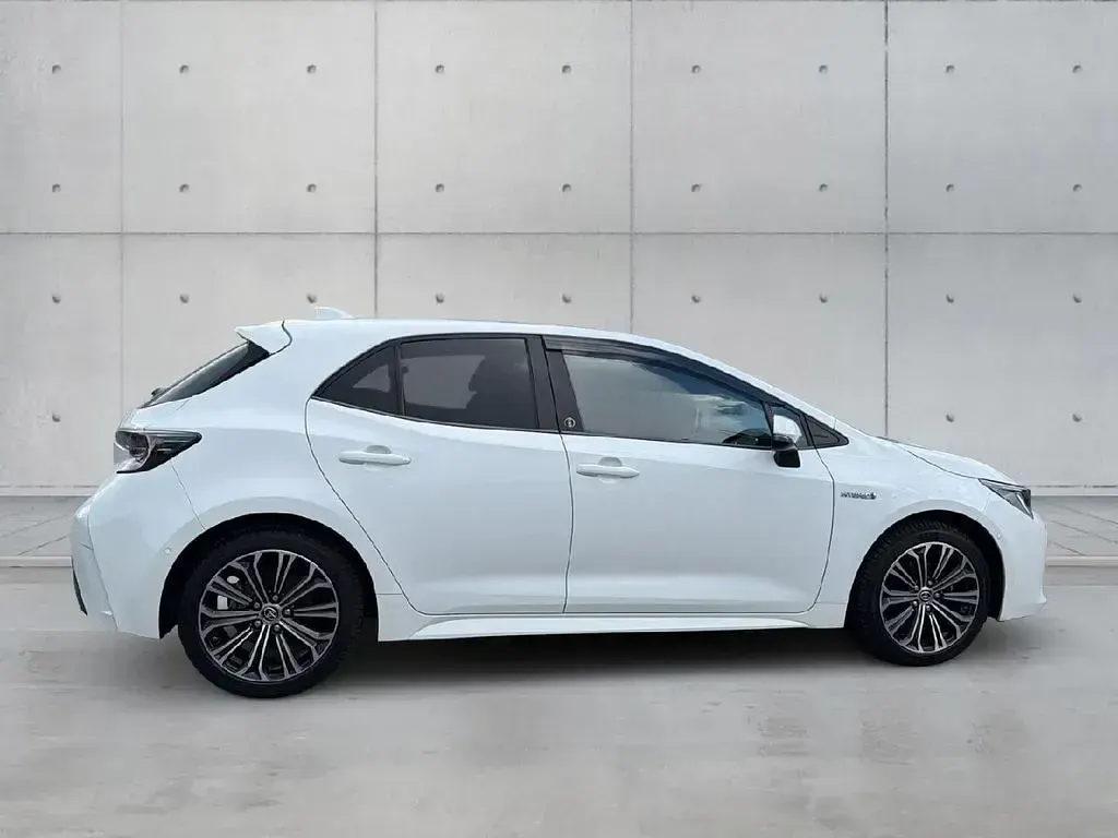 Gebraucht Toyota Corolla Hybrid Team 98 PS (72 kW) 2020 Weiß Limousine