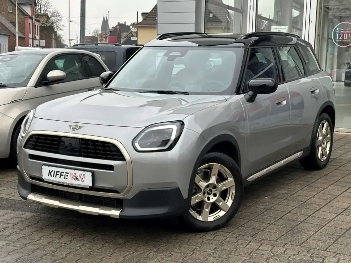 Gebraucht Mini Cooper Countryman Favoured 156 PS (114 kW) 2024 Melting silver iii SUV
