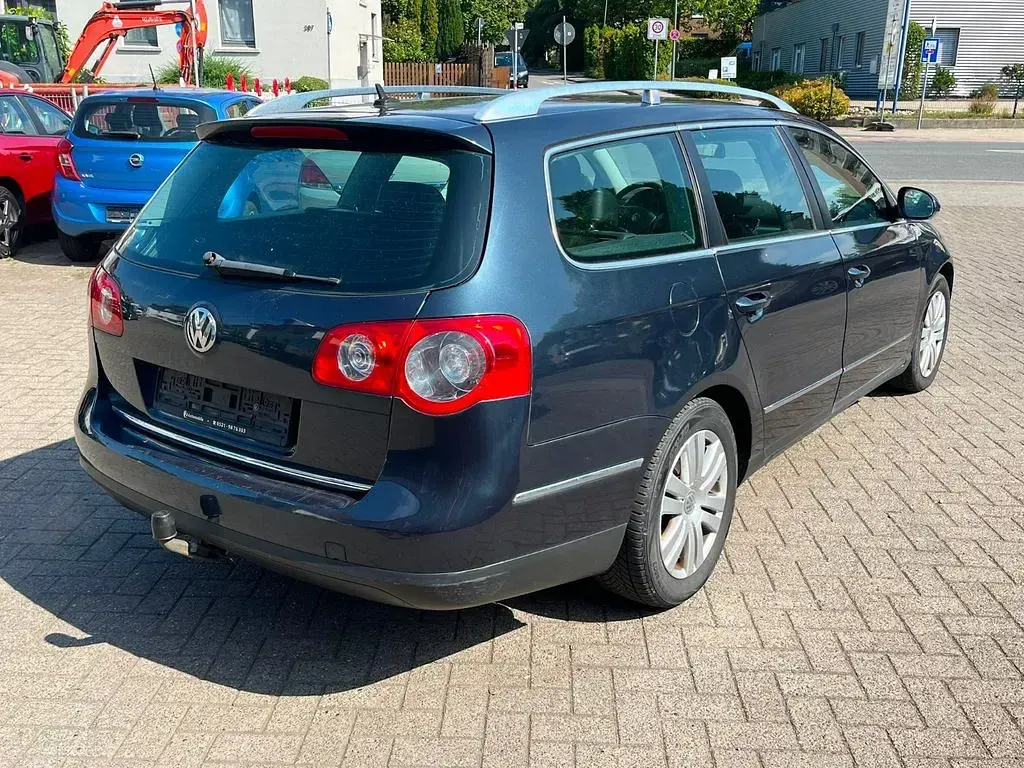 Gebraucht VW Passat Highline 140 PS (102 kW) 2005 Blau Kombi