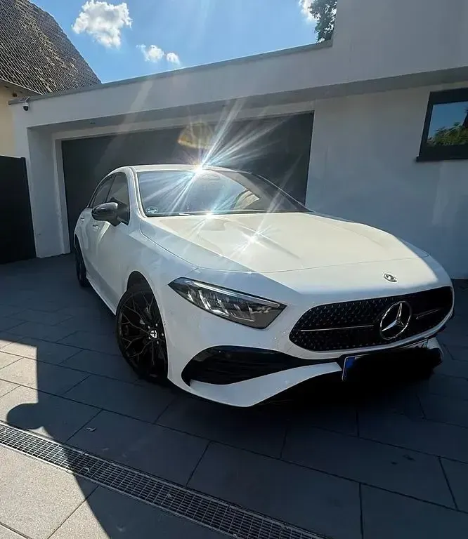 Gebraucht Mercedes A250 Advanced Plus 224 PS (164 kW) 2024 Weiß Limousine