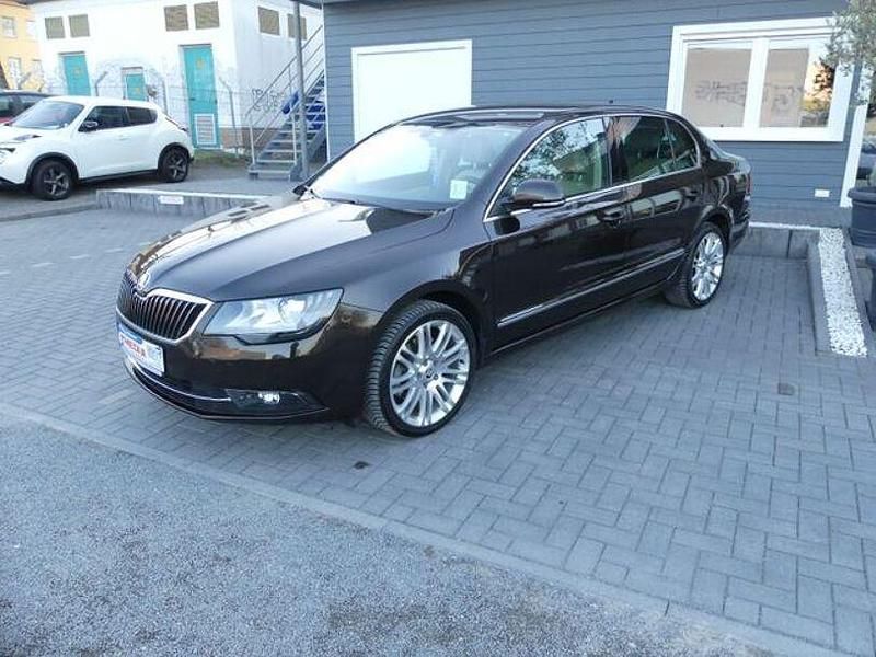 Gebraucht Skoda Superb Elegance 160 PS (117 kW) 2014 Braun Limousine