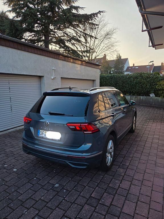 Gebraucht VW Tiguan Life 150 PS (110 kW) 2022 Grau SUV