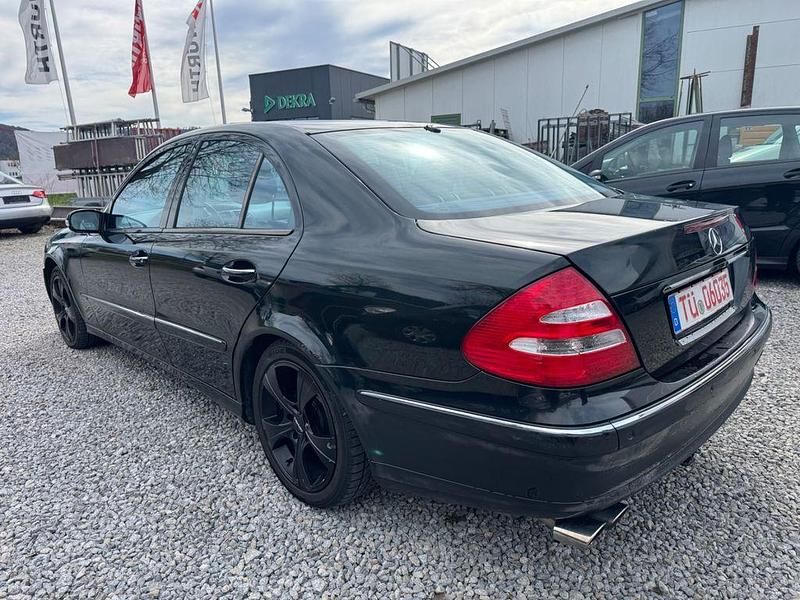 Gebraucht Mercedes E240 Avantgarde 177 PS (130 kW) 2002 Schwarz Limousine