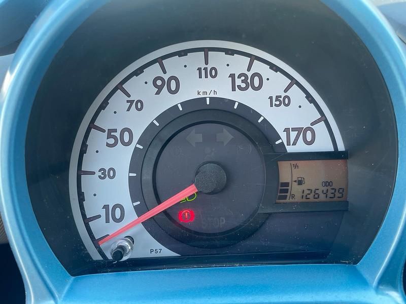 Gebraucht Peugeot 107 65 PS (47 kW) 2010 Silber Kleinwagen