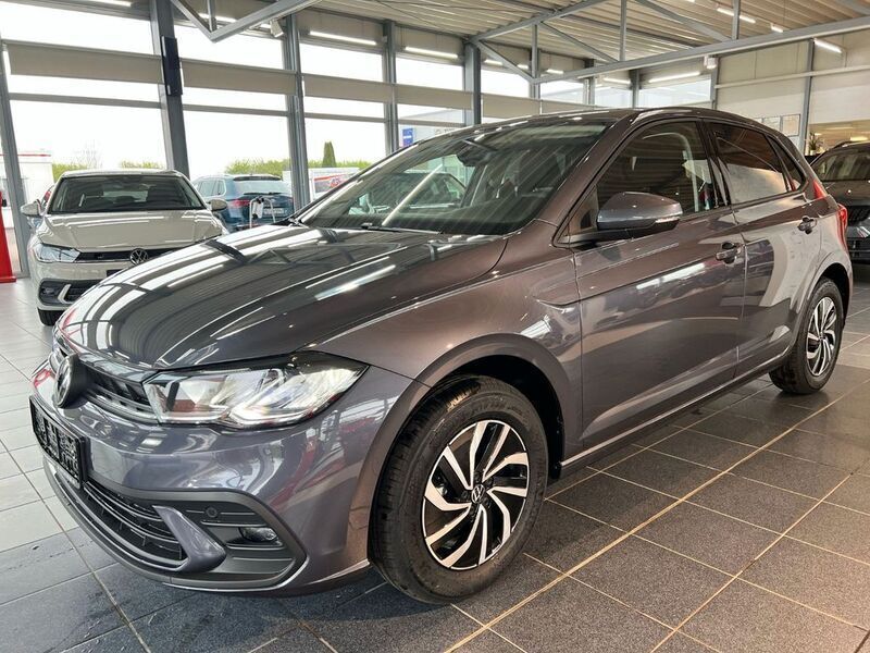 Grau Neu 2025 VW Polo Life Limousine | 22.590 € (Guter Preis) - Bild 1/4