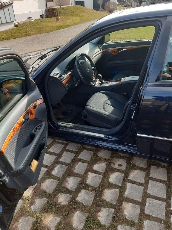 Gebraucht Mercedes E220 Avantgarde 150 PS (110 kW) 2005 Blau Limousine