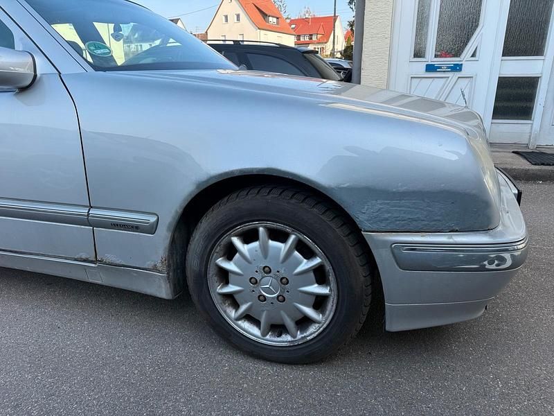 Gebraucht Mercedes E240 2000 Silber Limousine