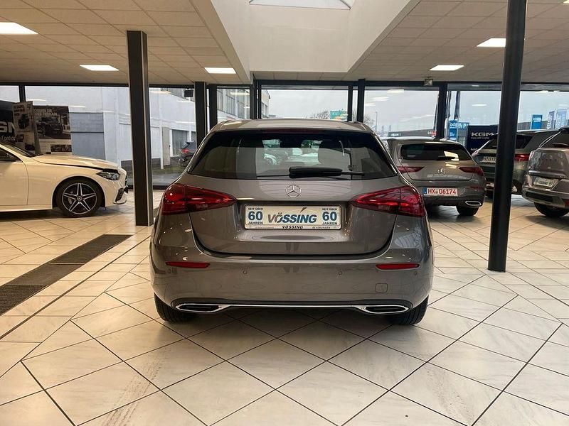 Gebraucht Mercedes A180 Advanced 136 PS (100 kW) 2024 Grau Limousine