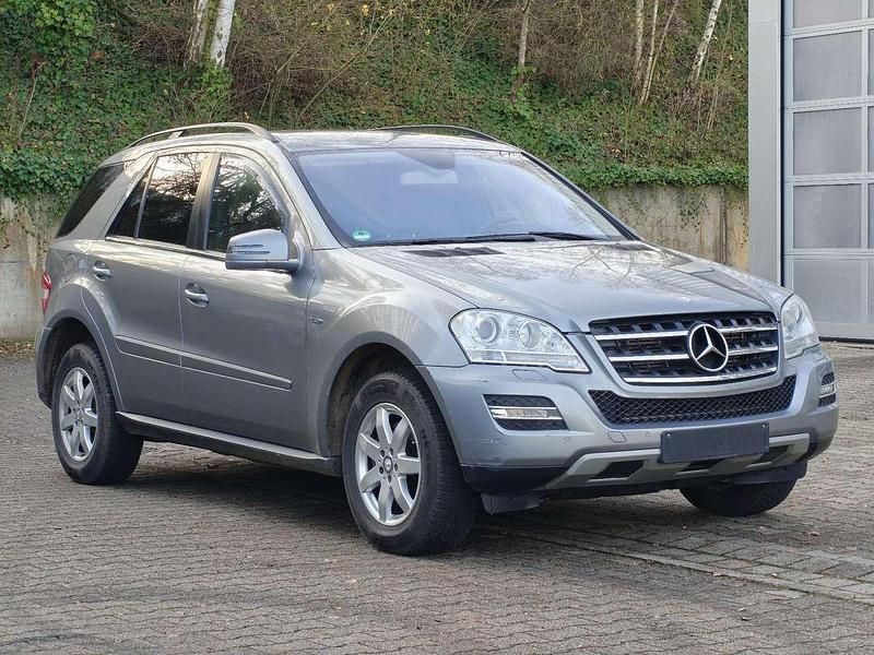 Gebraucht Mercedes ML300 204 PS (150 kW) 2010 Grau SUV