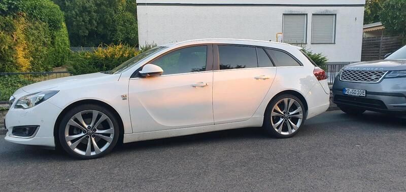 Weiß Gebraucht 2015 Opel Insignia OPC Kombi | 11.300 € (Fairer Preis) - Bild 1/4