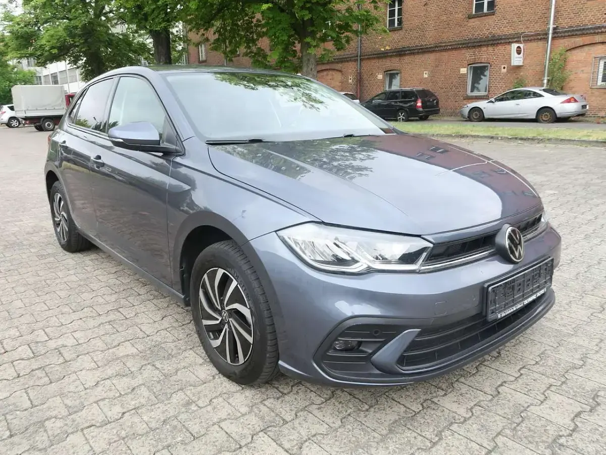 Gebraucht VW Polo Life 95 PS (69 kW) 2022 Rauchgrau metallic Kleinwagen
