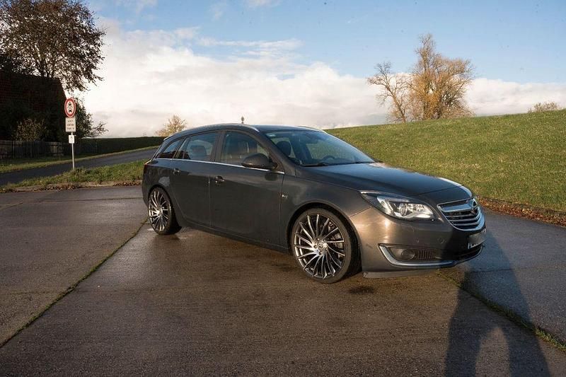 Gebraucht Opel Insignia Edition 194 PS (142 kW) 2014 Grau Kombi