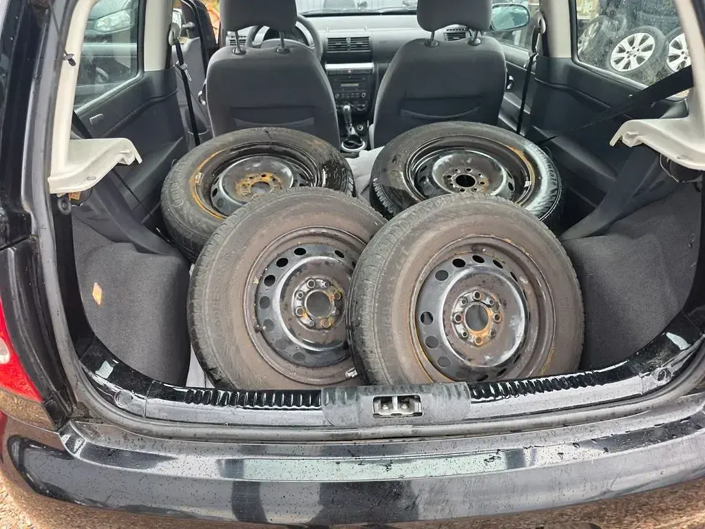 Gebraucht VW Fox 54 PS (39 kW) 2008 Schwarz Kleinwagen
