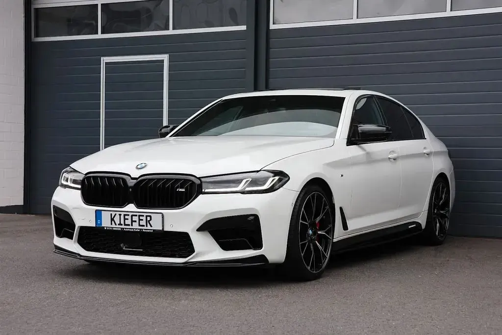 Gebraucht BMW M550 Performance 530 PS (389 kW) 2021 Weiß Limousine