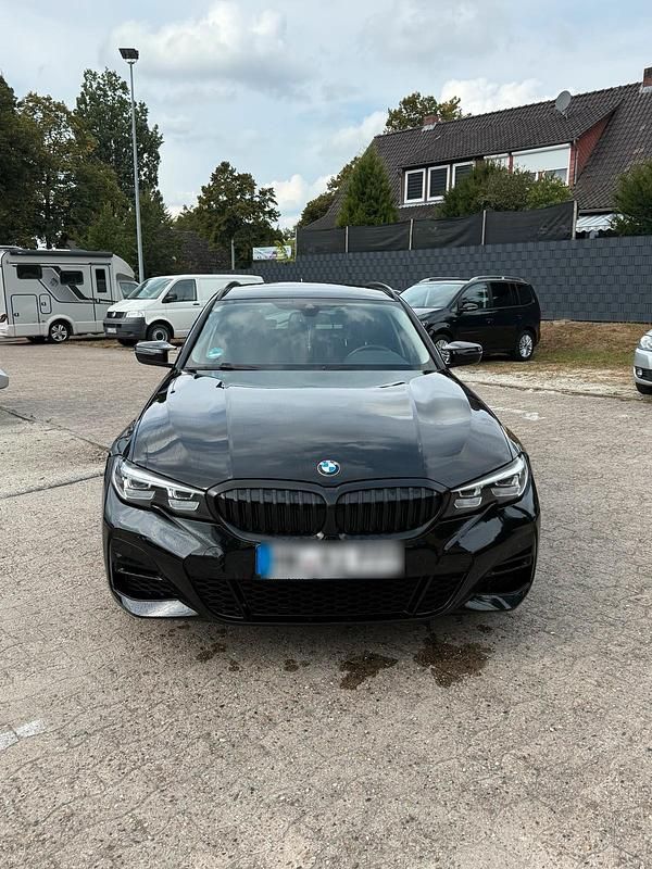 Schwarz Gebraucht 2022 BMW 318 Kombi | 23.000 € (Superpreis) - Bild 1/4