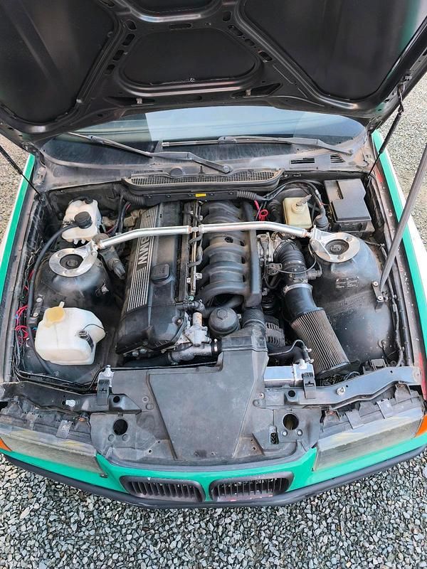 Gebraucht BMW 323 190 PS (139 kW) 1992 Grün Limousine