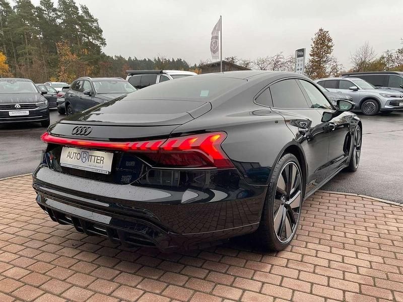 Gebraucht Audi e-tron GT quattro Sport 439 kW (598 PS) 2021 Mythosschwarz metallic/schwarz Limousine