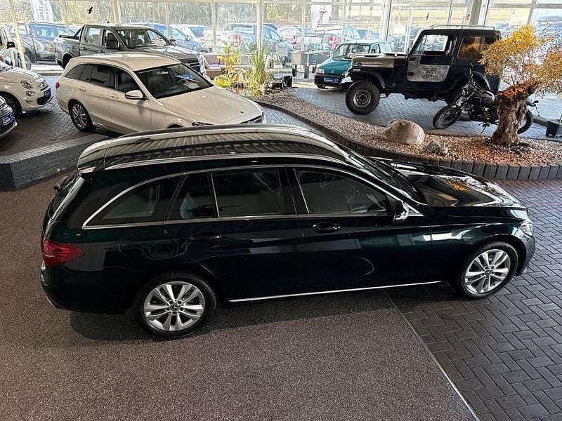 Gebraucht Mercedes C180 156 PS (114 kW) 2019 Grün Limousine